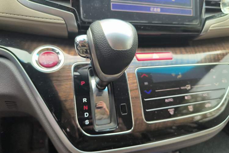Used Honda Odyssey 2015 Revised 2.4L Luxury Edition Gear Lever