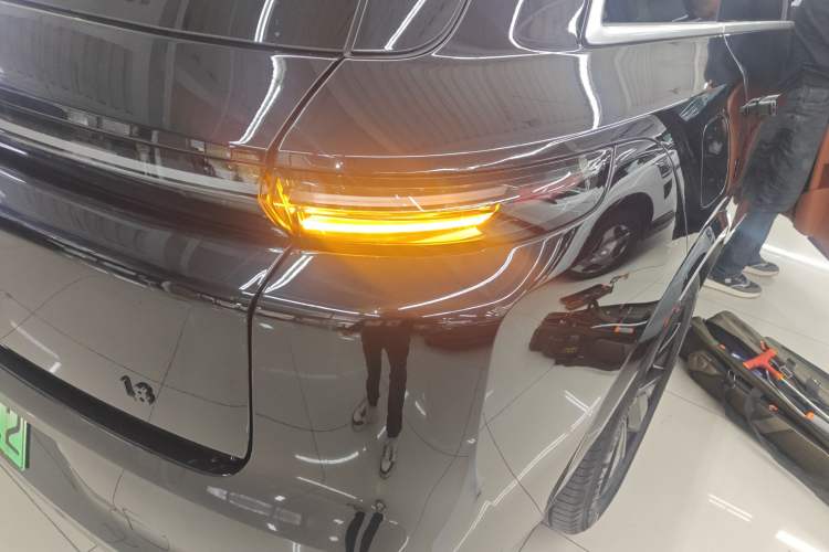 Used Li Auto L8 2023 Pro Model Exterior 3