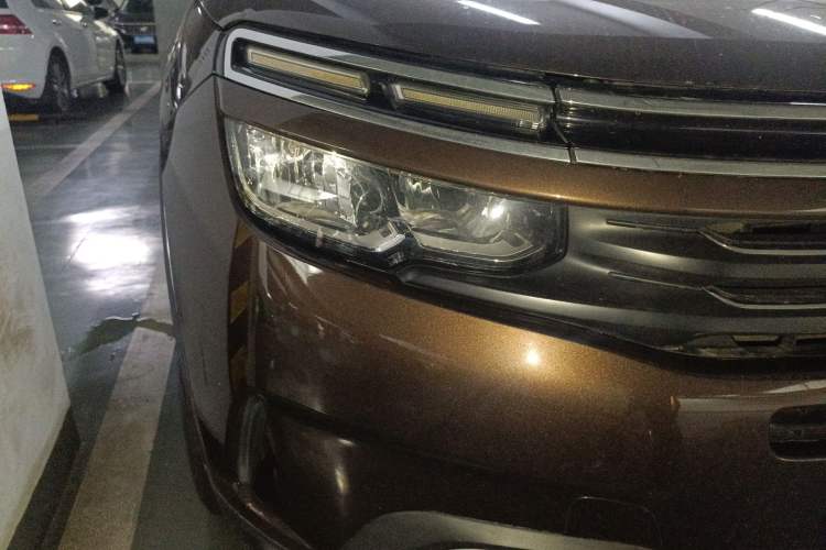 Used Citroen C5 AIRCROSS 2017 380THP Luxury Model Right Front Headlight