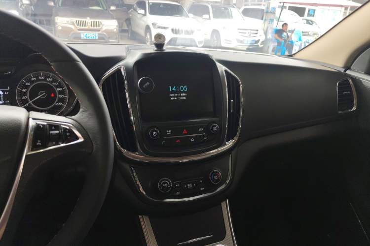 Used Baojun 560 2015 1.8L manual luxury version Audio And AC Panel