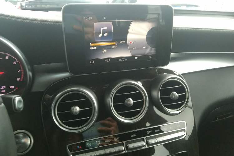 Used Mercedes-Benz GLC 2016 GLC 260 4MATIC Dynamic Edition Audio And AC Panel