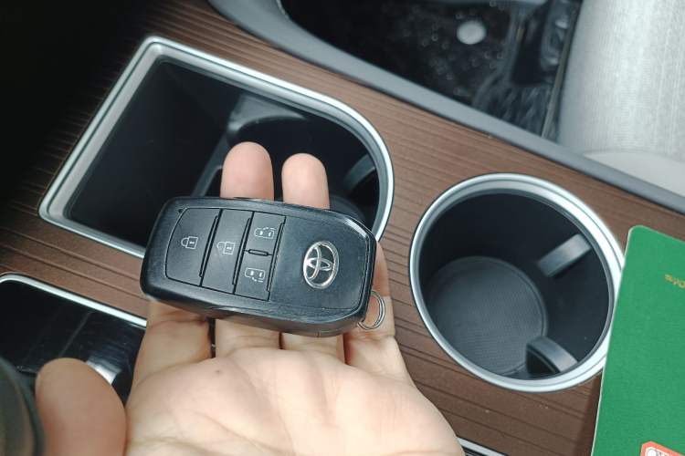 Used Toyota SIENNA 2024 2.5L Hybrid Comfort Edition Vehicle Key