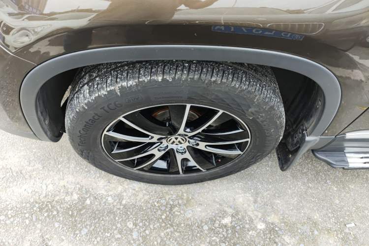 Used Volkswagen Tiguan 2015 1.8TSI Automatic All-Wheel-Drive Luxury Model Left Front Wheel Hub