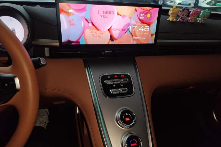 Used ORA Lightning Cat 2022 555 km Luxury Edition Audio And AC Panel