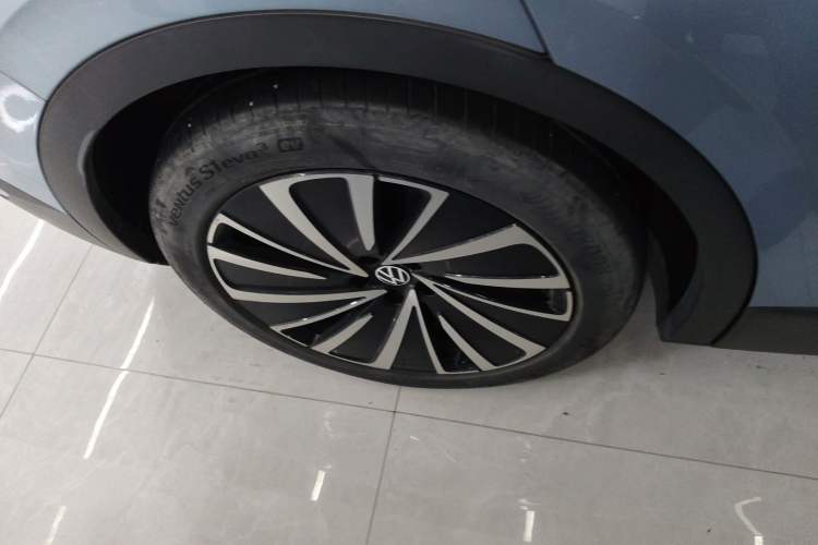 Used Volkswagen ID.4 X 2022 Pure Long-Range Version Right Rear Wheel Hub