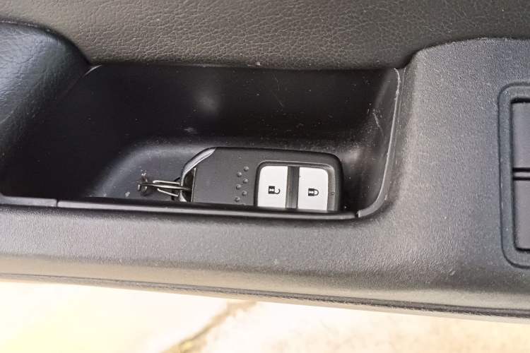 Used Honda Jade 2013 1.8L CVT Luxury Edition 5 seats
