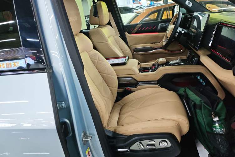 Used Formula Leopard Leopard 8 2025 Smart & Brave Flagship Edition 7 Seats