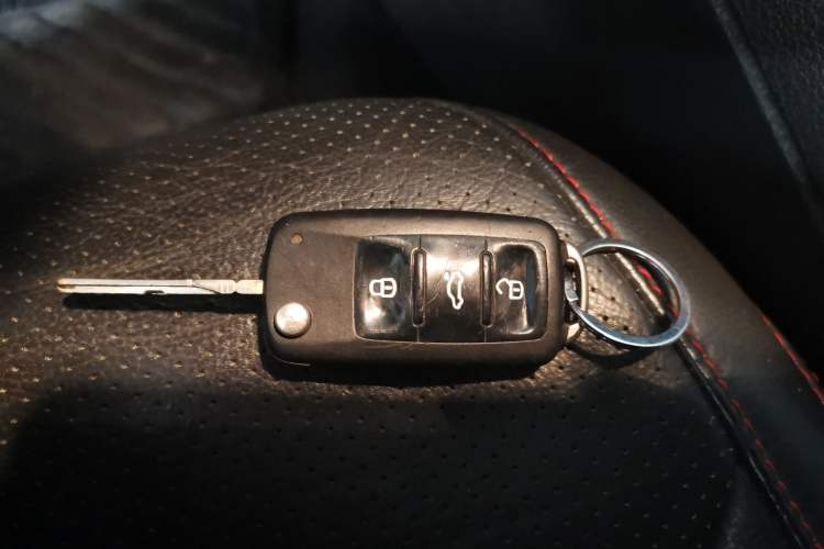 Used Volkswagen Sagitar 2014 1.6L Automatic Fashion Model Vehicle Key