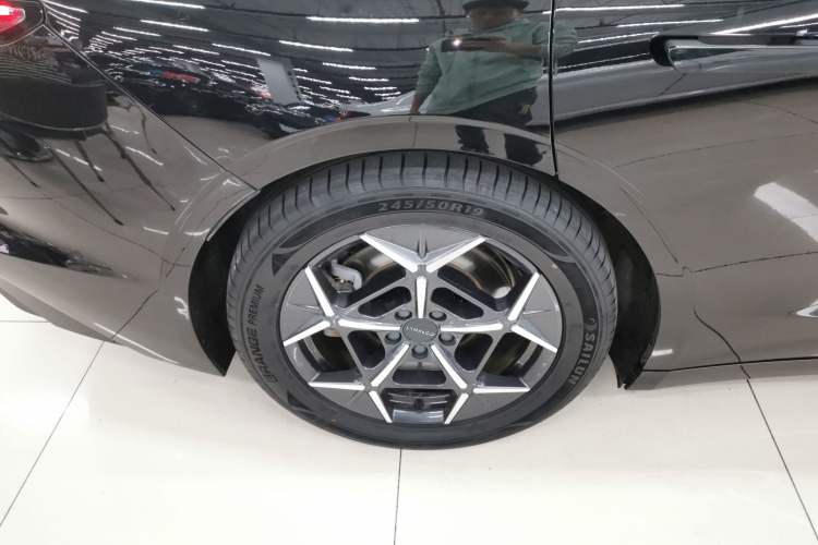 Used Lynk & Co Z10 2025 95 kWh 806 km Range Rear-Wheel Drive Advanced Driver-Assistance System Max