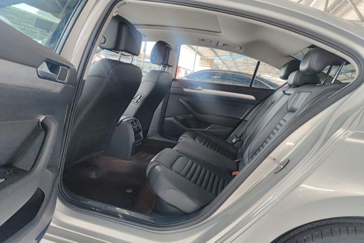 Used Volkswagen Magotan 2017 330TSI DSG Leading Model Left Rear Seat