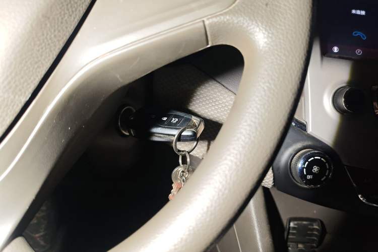 Used Chevrolet Cruze 2016 1.5L Automatic Stylish Sunroof Version Vehicle Key