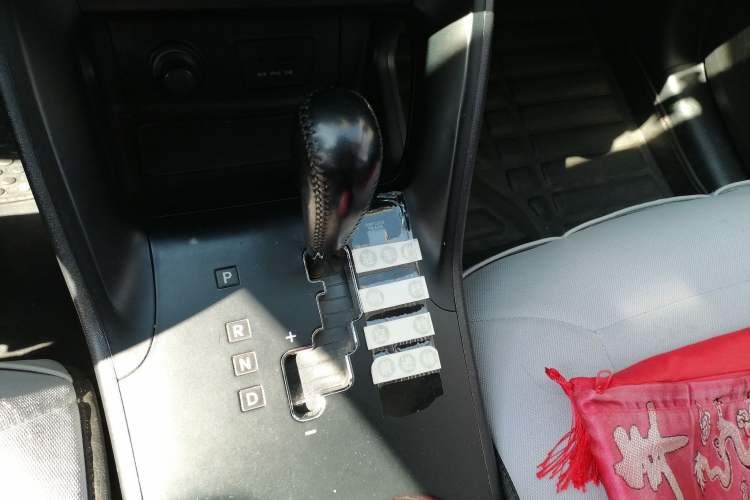 Used Hyundai ix35 2013 2.0L Automatic Two-Wheel Drive Smart GLS China IV Standard Gear Lever