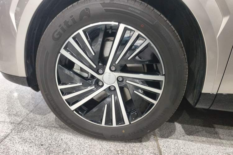 Used Lynk & Co 08 EM-P 2025 120km Long-Range Pro Left Front Wheel Hub