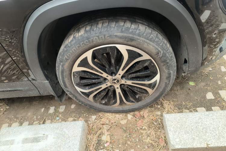 Used Mercedes-Benz GLB 2023 GLB 220 4MATIC Right Front Wheel Hub