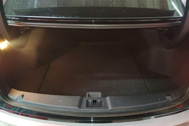 Used Hongqi E-QM5 2022 431 km Charge & Enjoy Edition