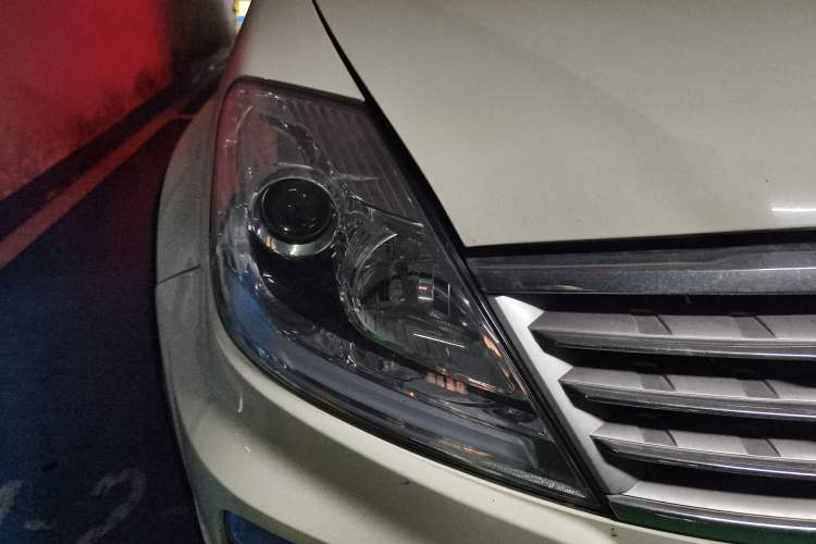 Used SsangYong Rexton W 2014 2.0T Four-Wheel Drive Luxury Navigation Version with 5 Seats Right Front Headlight