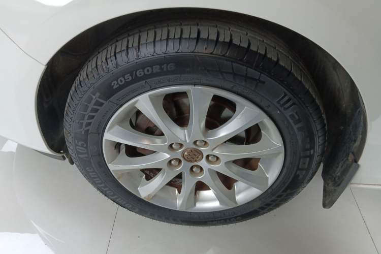 Used Buick GT 2014 XT 1.6L Automatic Fashion Edition Left Front Wheel Hub