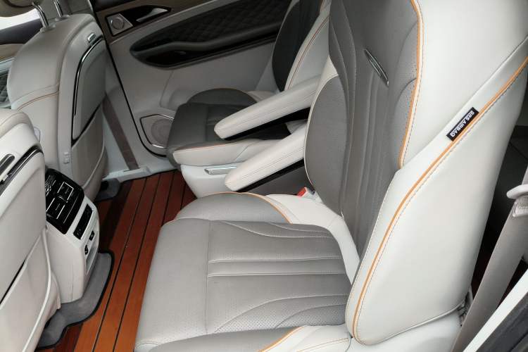 Used FORTHING Yacht 2022 1.5T DCT Chasing-the-Waves Edition Left Rear Seat