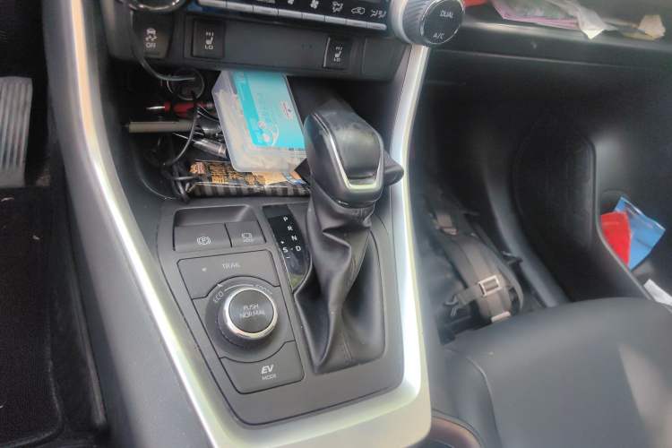 Used Toyota RAV4 2022 Dual-Engine 2.5L E-CVT Four-Wheel Drive Elite Plus Edition
