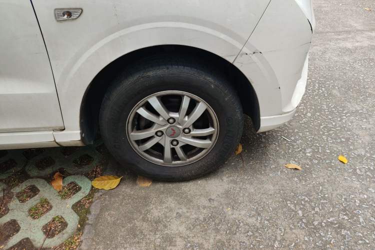 Used Wuling Hongguang 2018 1.5L S Standard Version L2B Right Front Wheel Hub