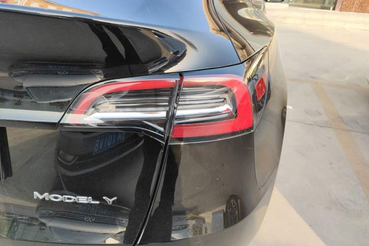 Used Tesla Model Y 2021 Long-Range All-Wheel-Drive Version
