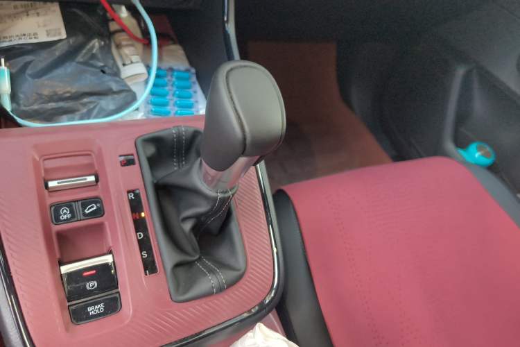 Used Honda CR-V 2026 Global 30th Anniversary Model 240TURBO Two-Wheel-Drive Fashion 5-Seater Edition Gear Lever