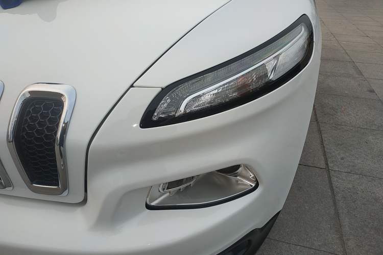 Used Jeep Cherokee 2017 2.0L Superior Edition
