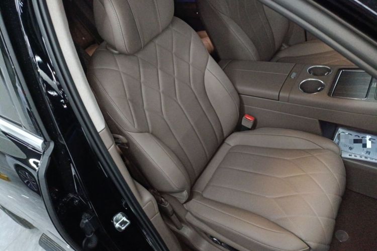 Used Hima AITO M8 2025 Model Pure Electric Max+ Six-Seat Four-Wheel-Drive Version
