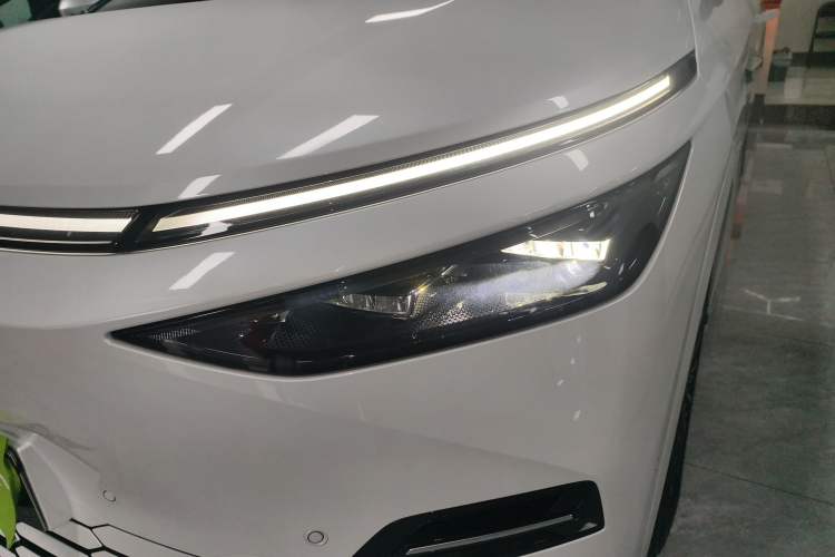 Used XPeng X9 2025 740 Ultra-Long Range Max Left Front Headlight