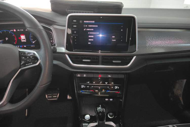 Used Volkswagen T-ROC 2023 300TSI DSG Two-Wheel-Drive Chen Guang Edition Audio And AC Panel