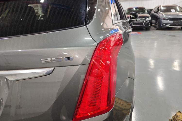 Used Cadillac XT5 2018 25T Luxury Model