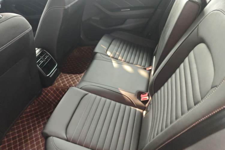 Used Volkswagen Magotan 2023 2 Million Units Limited-Edition 280TSI DSG Comfort Version Left Rear Seat