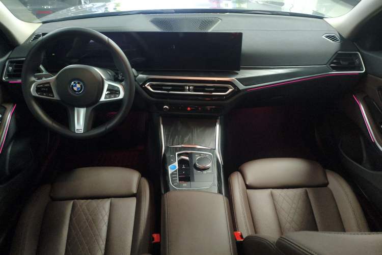 Used BMW i3 2024 eDrive 35 L Center Console