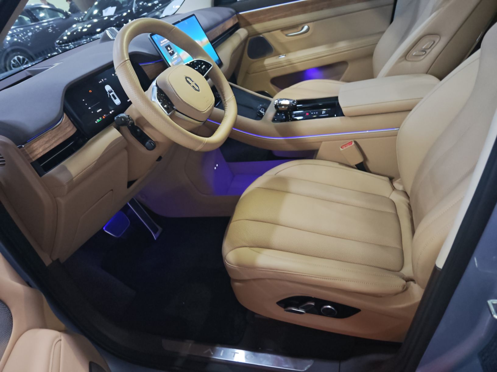 Переднее сиденье в автомобиле