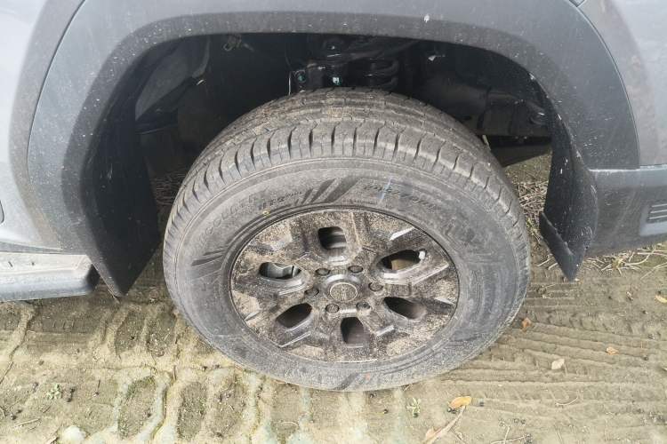 Used RELY Venucia R08 2025 Model 2.3T 6MT 2WD Diesel Long Box Exclusive Edition Right Front Wheel Hub