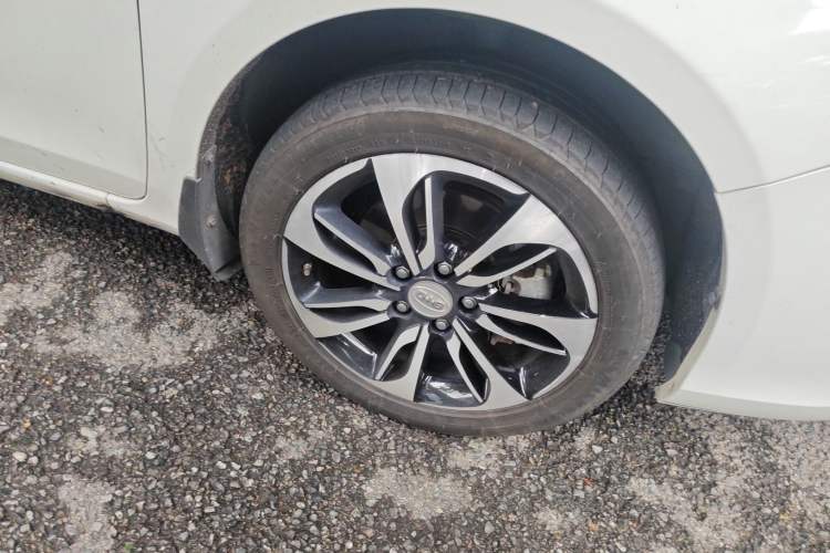 Used BYD Qin New Energy 2015 1.5T Dual-Crown Flagship Plus Edition Right Front Wheel Hub