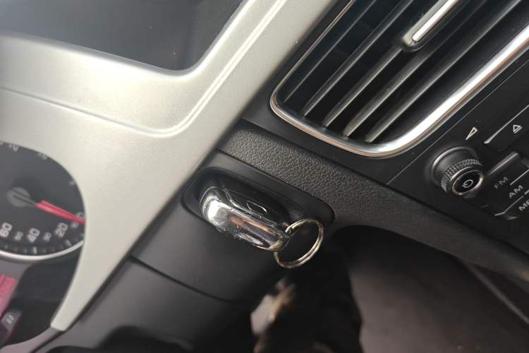 Used Audi A4L 2012 2.0 TFSI automatic Comfort trim level