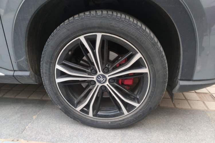 Used BYD Song PLUS 2020 1.5T Automatic Flagship Edition Right Front Wheel Hub
