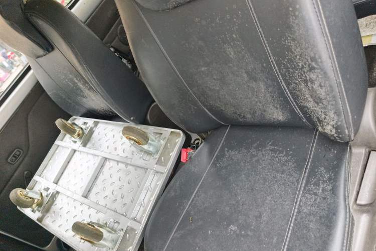 Used Wuling Rongguang V 2016 1.2L Standard Version
