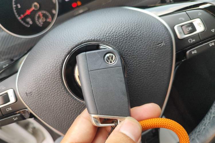 Used Volkswagen Golf Sportsvan 2016 230TSI Automatic Luxury Version
