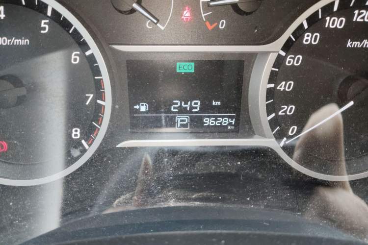 Used Nissan Lannia 2016 1.6L CVT Smart Cool Edition Odometer Close Up