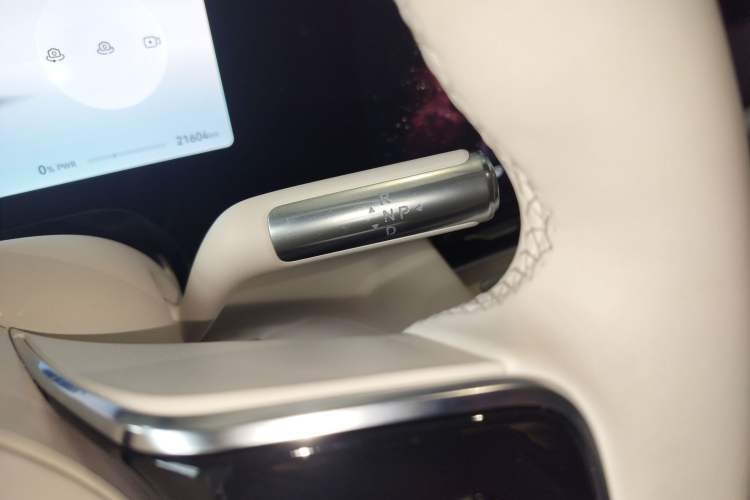 Used Hima AITO M8 2025 Extended-Range Max+ Version 53.4 kWh 5-Seater Edition Gear Lever