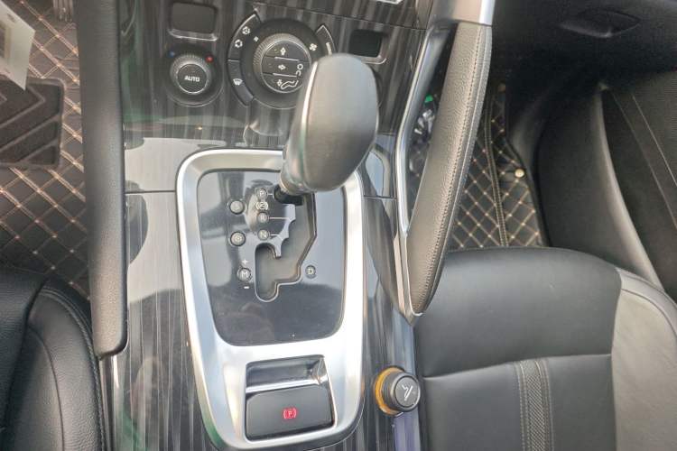 Used Peugeot 3008 2015 1.6THP Automatic Prestige Edition
