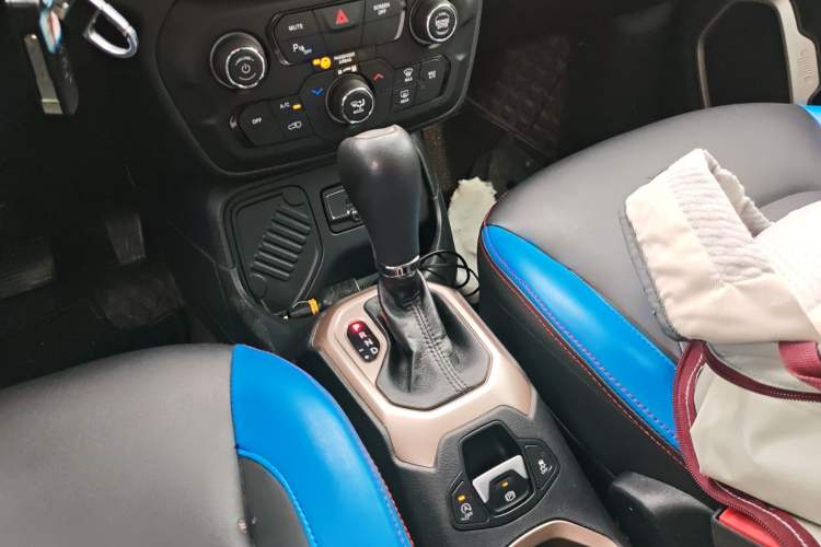 Used Jeep Renegade 2018 Connected Large Screen Version 180T Automatic Kinetic Edition+ Gear Lever