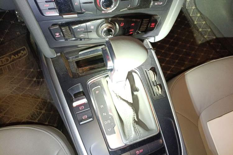 Used Audi A4L 2013 35 TFSI Automatic Standard Model Gear Lever