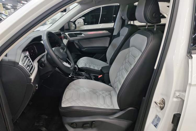 Used Volkswagen Tayron 2023 330TSI Two-Wheel-Drive R-Line High-Energy Version Left Front Seat