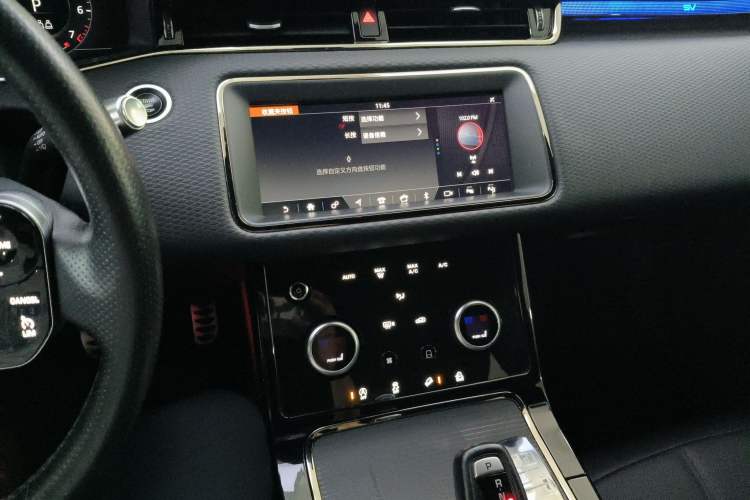 Used Land Rover Range Evoque 2020 249 PS R-DYNAMIC S Sport Edition Audio And AC Panel