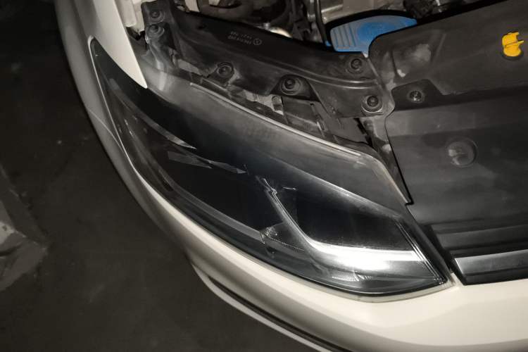 Used Volkswagen Polo 2016 1.6L Automatic Comfort Model Right Front Headlight