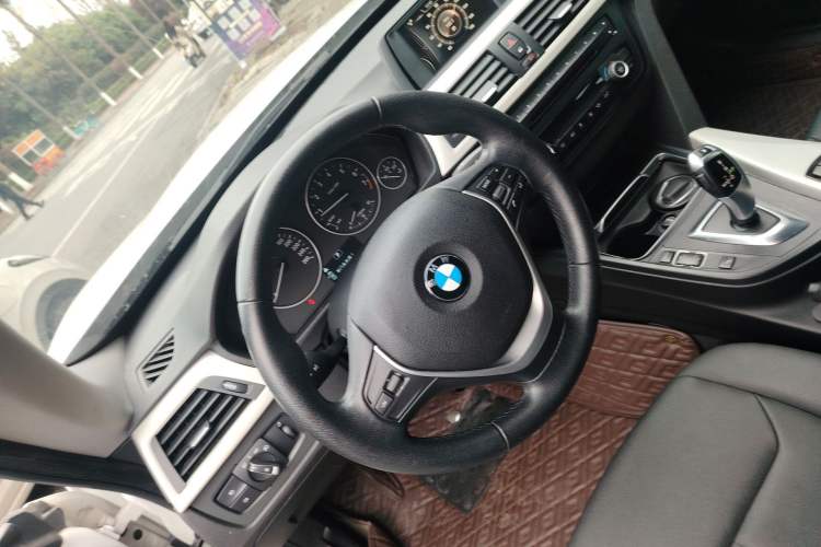 Used BMW 3 Series GT 2016 320i Fashion Model Steering Wheel