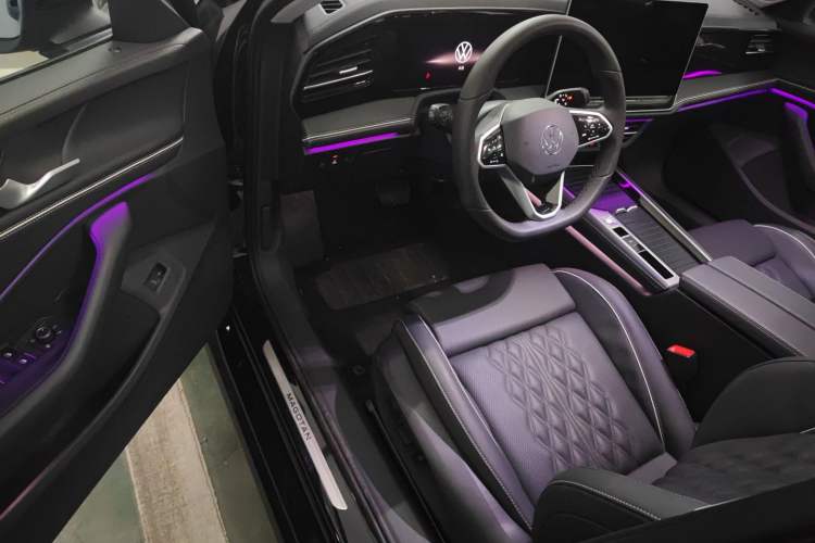 Used Volkswagen Magotan 2024 380TSI DSG Prestige Edition DaMai Package Driver Seat